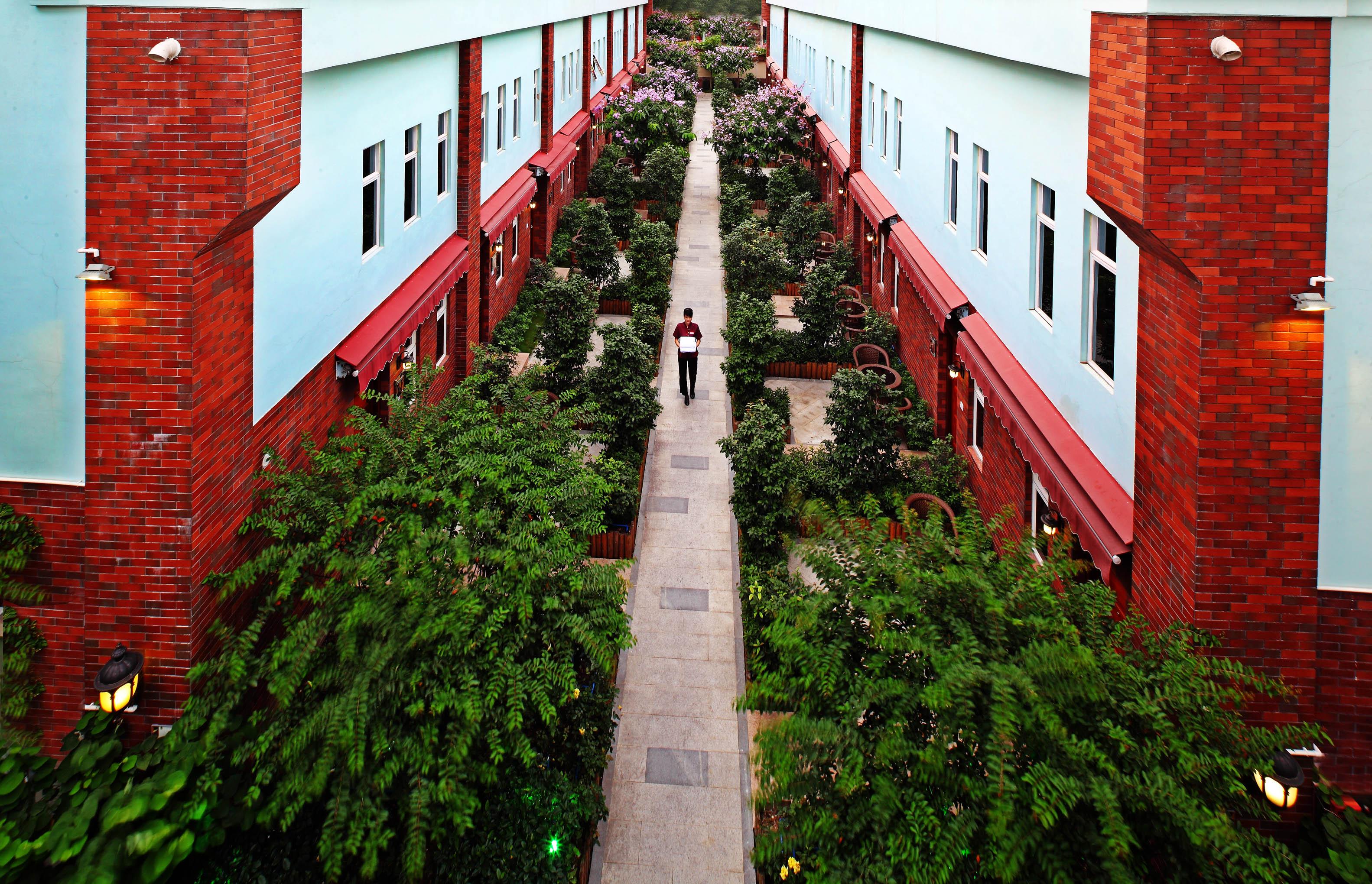 Royal Garden Hotel Guangzhou Exterior foto