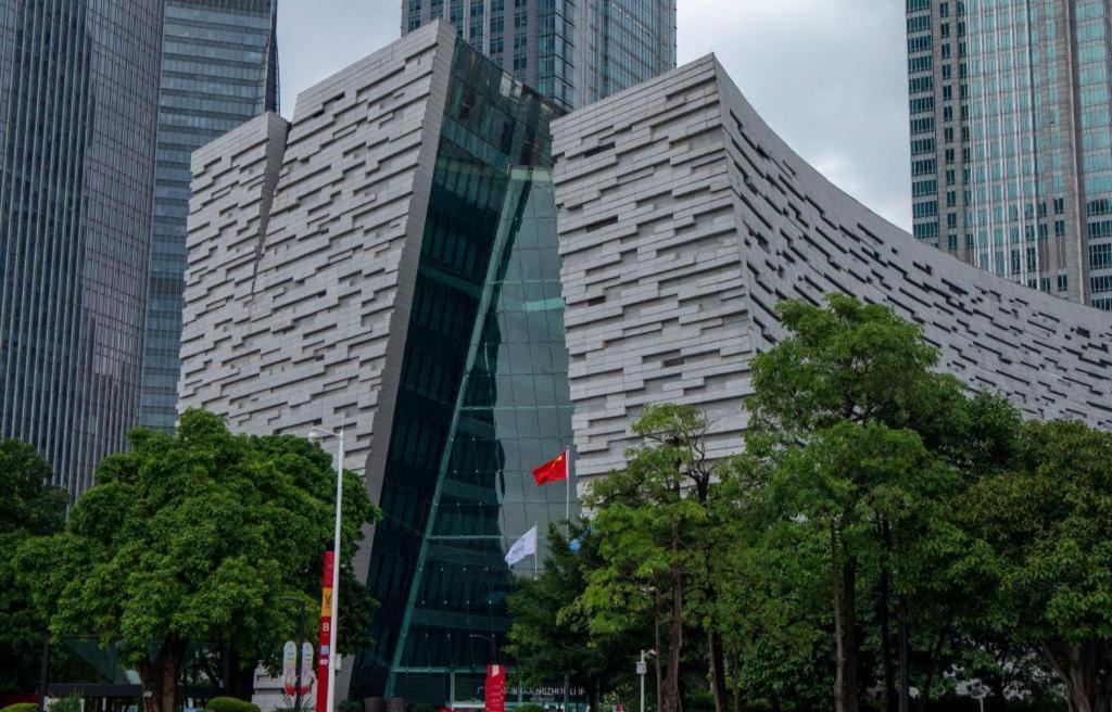 Royal Garden Hotel Guangzhou Exterior foto