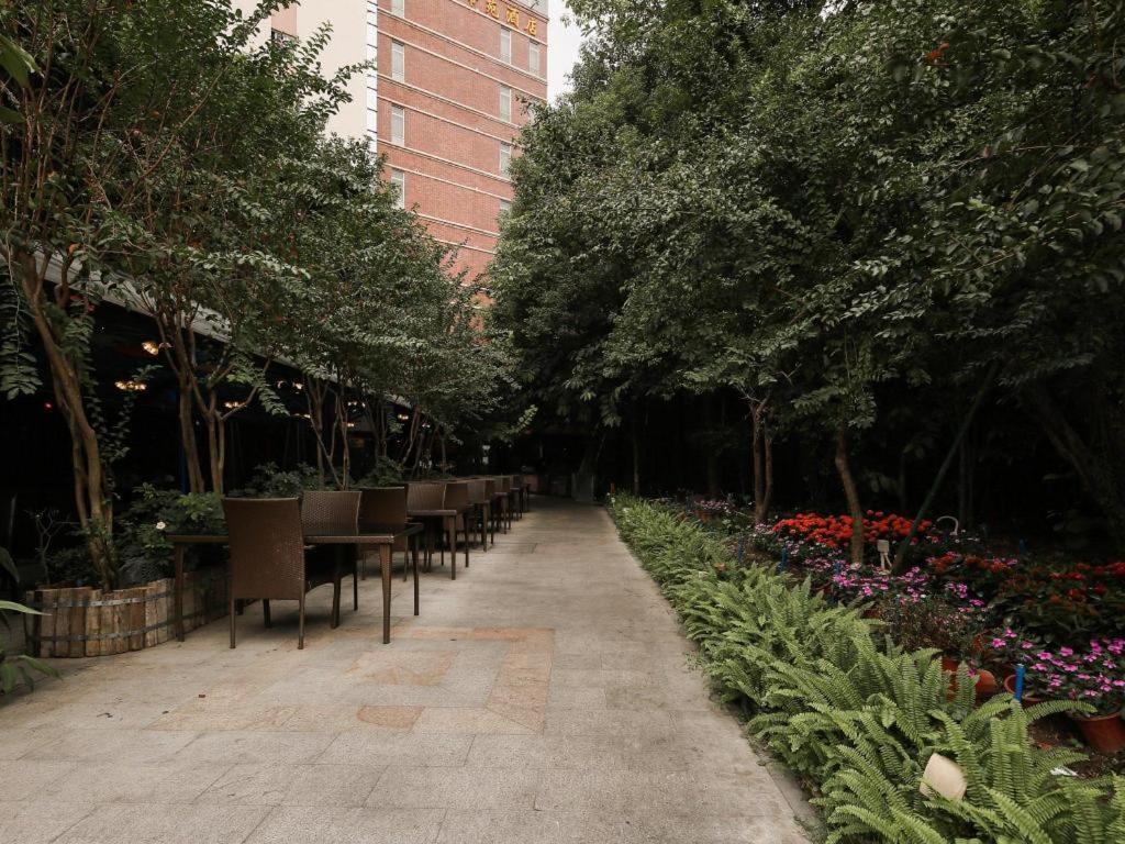 Royal Garden Hotel Guangzhou Exterior foto