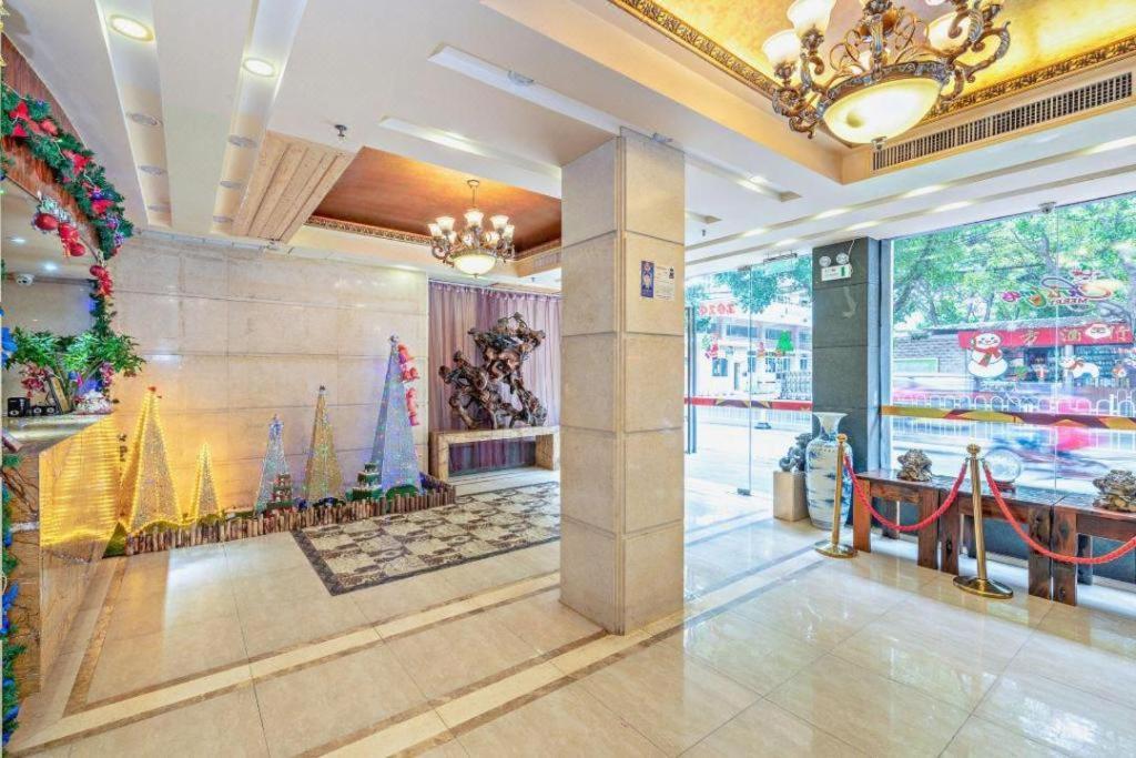 Royal Garden Hotel Guangzhou Exterior foto