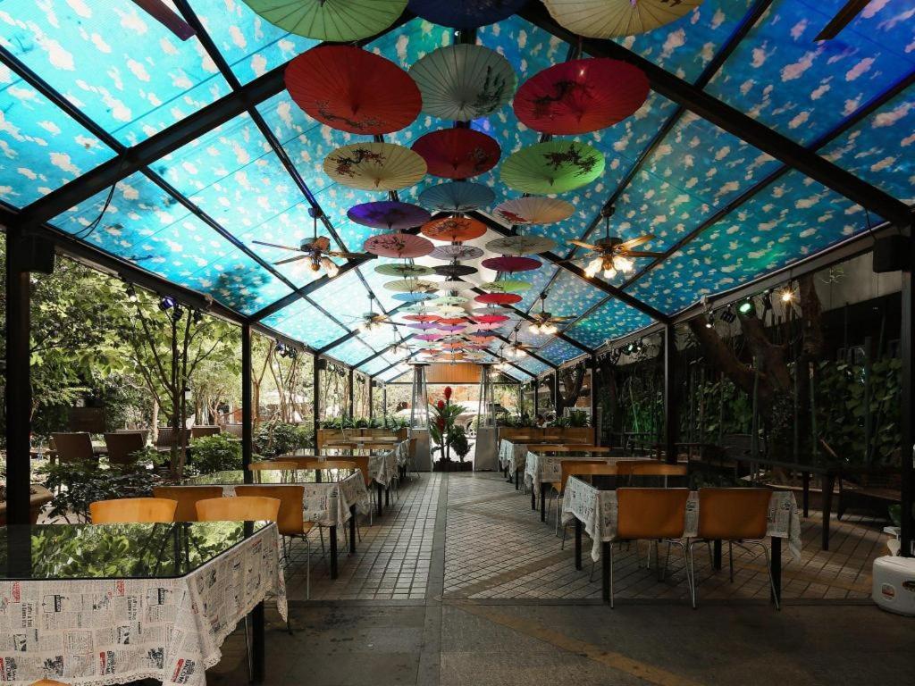Royal Garden Hotel Guangzhou Exterior foto